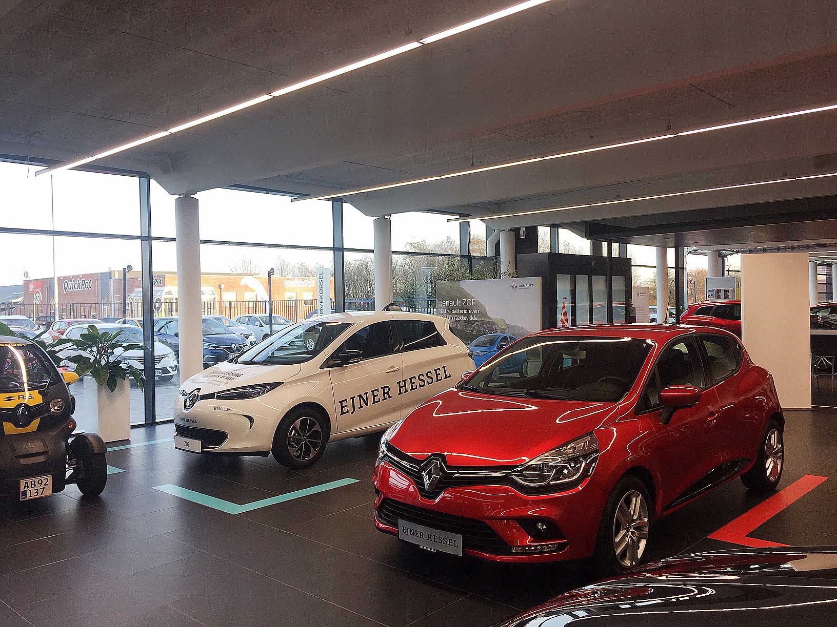 Renault i Tilst, Showroom belysning LINIA i skinnesystem