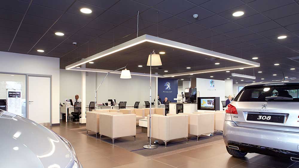 EDLR-5downlight lamper indbygget i loft i kontor og showroom hos bilforhandler- Luminex